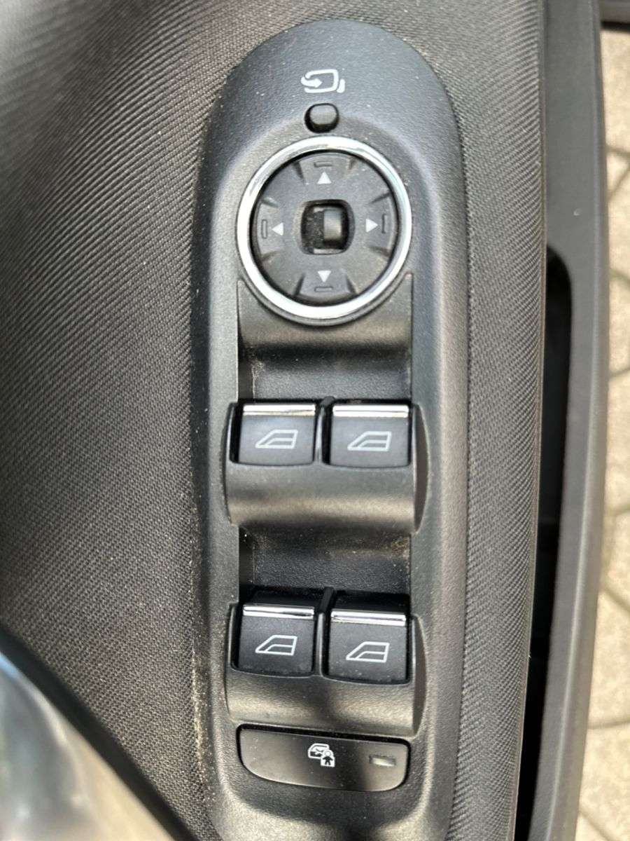 Ford Mondeo Turnier*Business Edition*SHZ*KLIMA*Navi* Bild 9