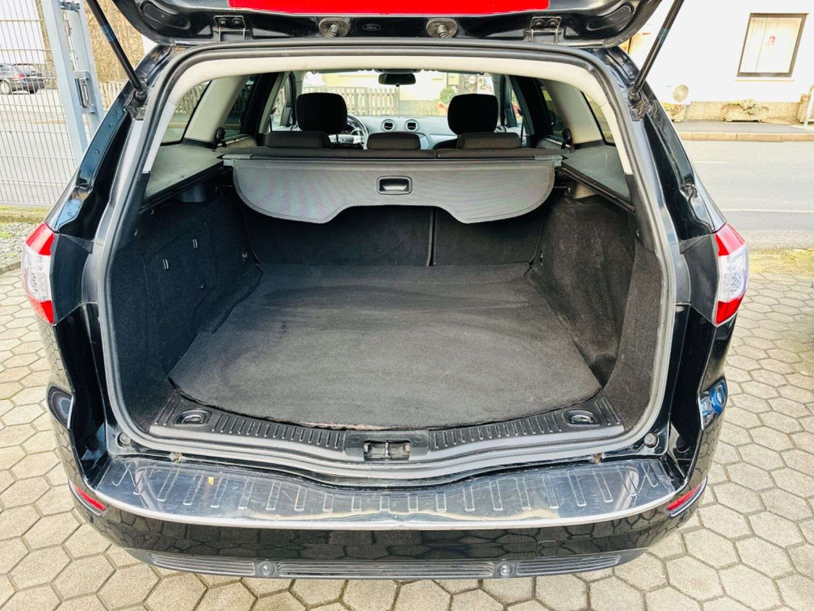 Ford Mondeo Turnier*Business Edition*SHZ*KLIMA*Navi* Bild 19