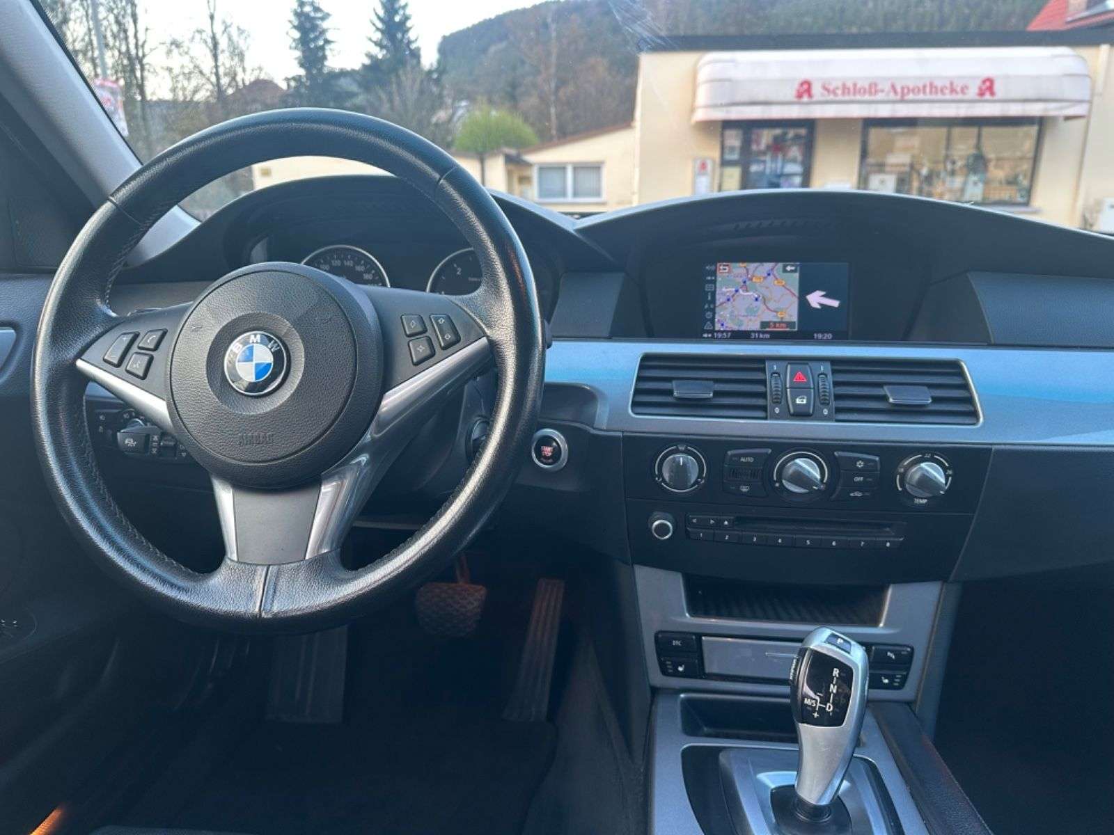 BMW 525 E60 525d NAVI*PDC*TEMPO*AHK* Bild 10