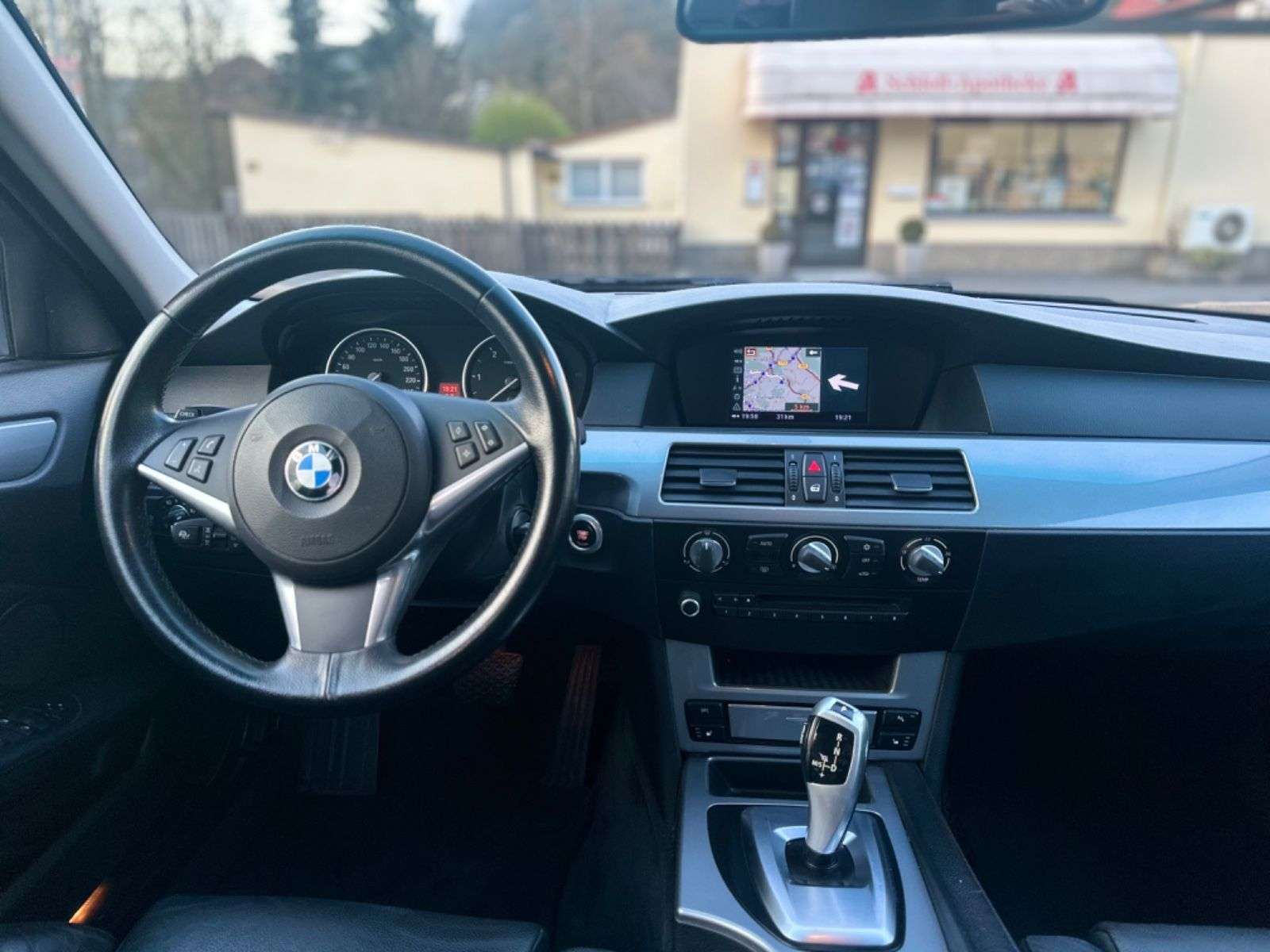 BMW 525 E60 525d NAVI*PDC*TEMPO*AHK* Bild 11