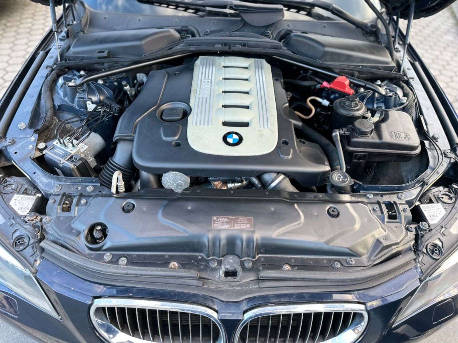 BMW 525 E60 525d NAVI*PDC*TEMPO*AHK* Bild 16